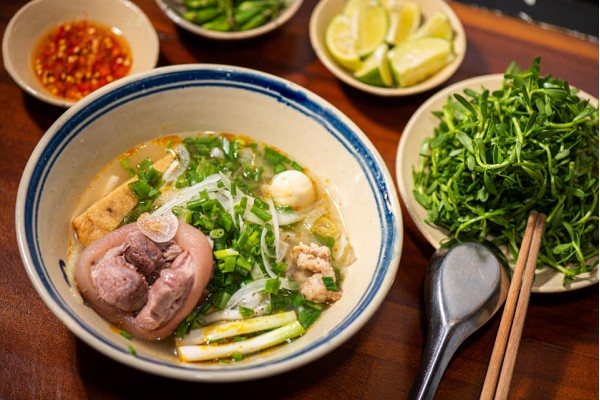 Bánh Canh Huế Phú Lộc - Nét thanh mát vào ngày hè Sài Gòn oi bức
