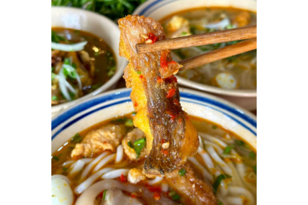 Cháo Cá Lóc Rau Đắng - Bí Quyết "Đánh Bay" Mệt Mỏi Sau Đêm Sôi Động Euro