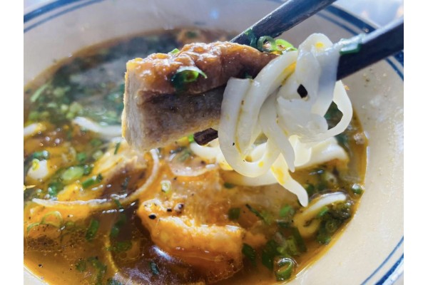 Bánh Canh Huế Phú Lộc: Viên ngọc quý giữa rừng quán ăn